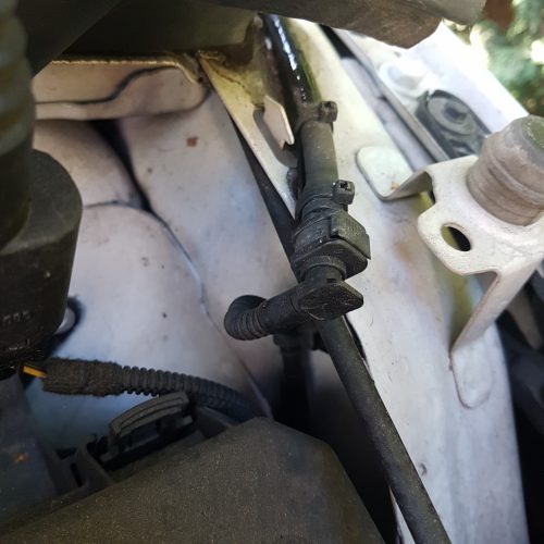 Corsa E Window Wiper Reservoir Pipe Connector