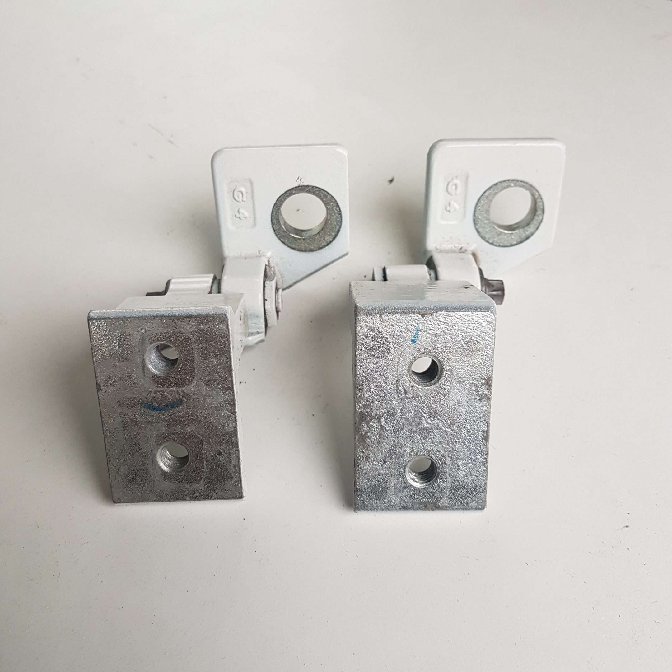 Corsa E 2015 Rear Passenger Side Door Hinges 13181939 13181937 White Z20R (Pair)
