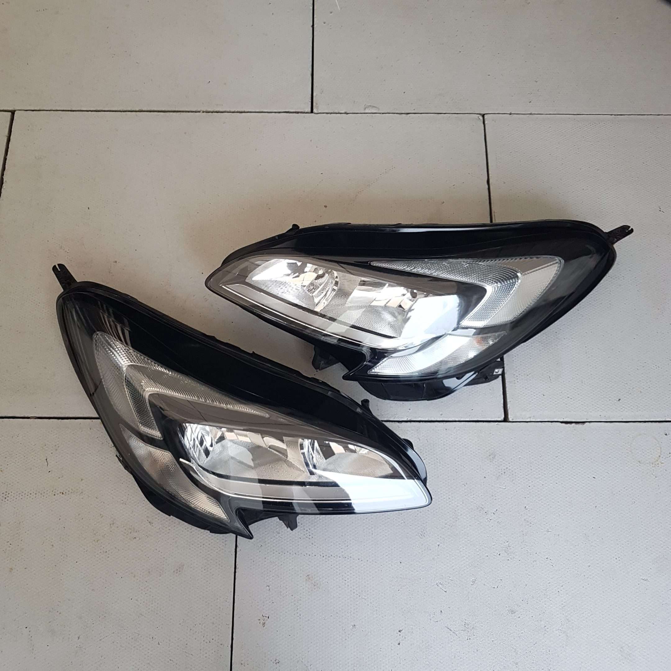 2017 Vauxhall Opel Corsa E - Drivers & Passenger Side Headlights / Headlamps - Black/Chrome 13381346 RH 13381345 LH