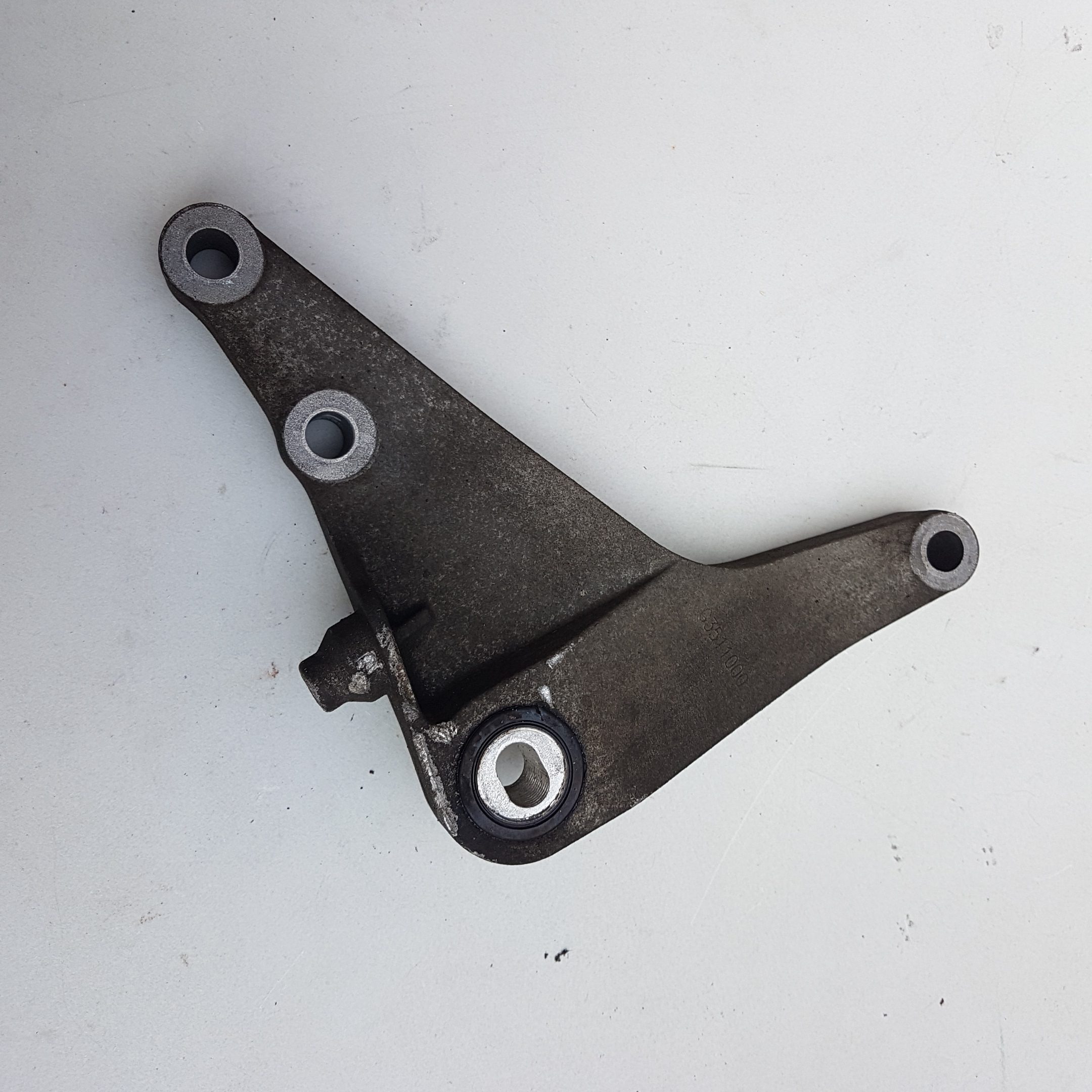 Exhaust Parts UK Vauxhall Tigra Exhaust Mounting Rubber Mount Hanger – EXP203