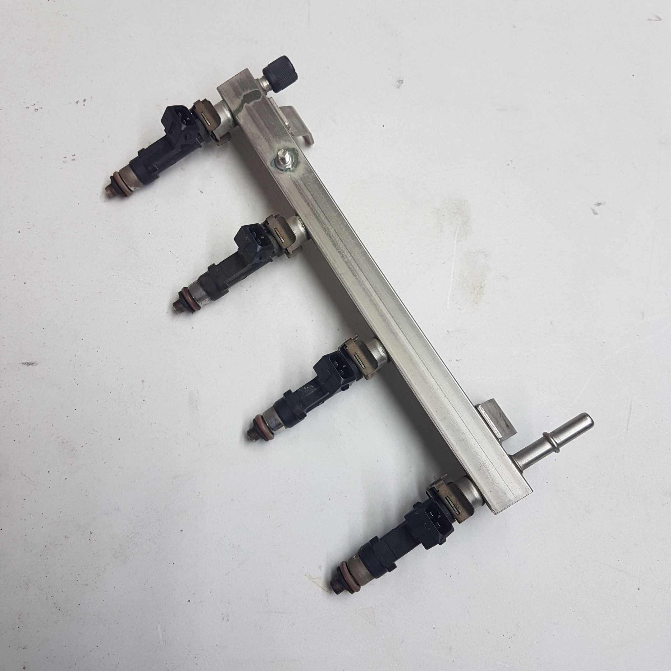 2010-2015 VAUXHALL CORSA D 1.4 1.2 PETROL A14XER A12XER INJECTOR FUEL RAIL & INJECTORS 55572731 - Image 4