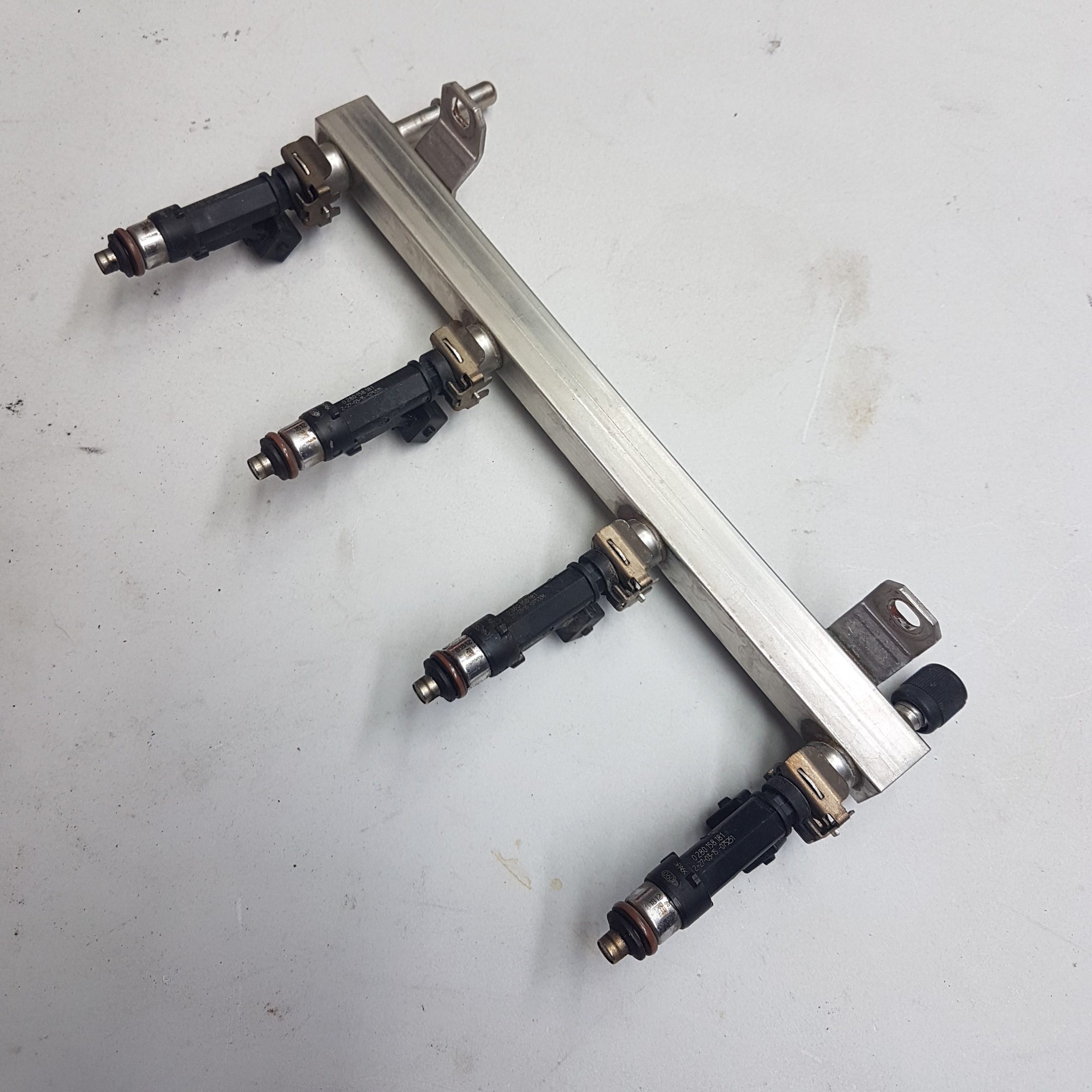 2010-2015 VAUXHALL CORSA D 1.4 1.2 PETROL A14XER A12XER INJECTOR FUEL RAIL & INJECTORS 55572731 - Image 5